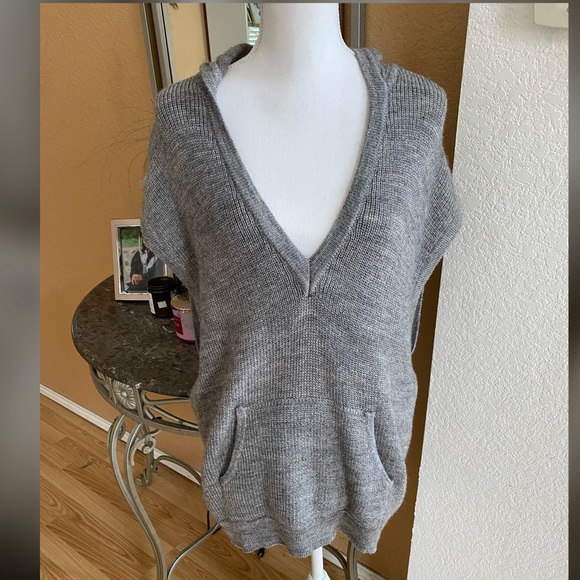 ✨Beautiful Grey Vest Cardigan with Hood✨ - Picture 1 of 6
